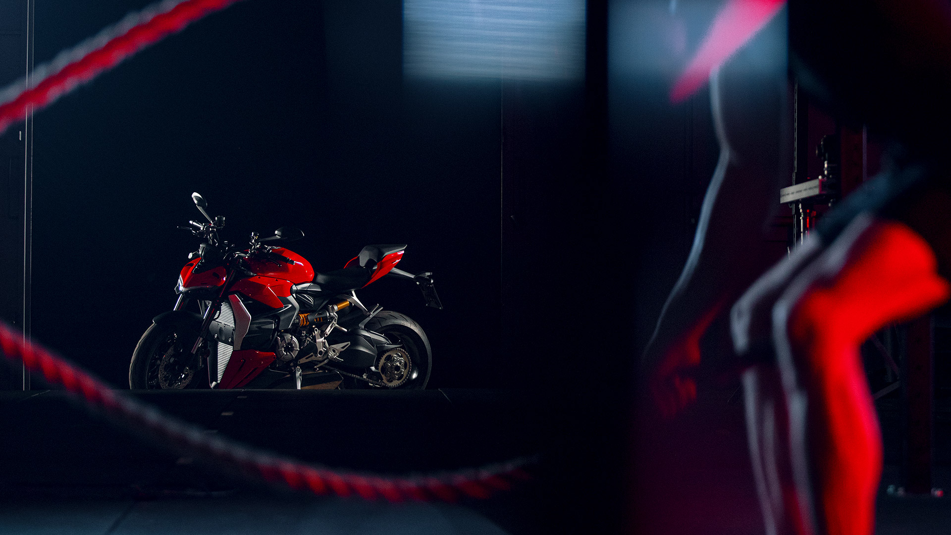 Ambiente Ducati Streetfighter V2 neus Modell