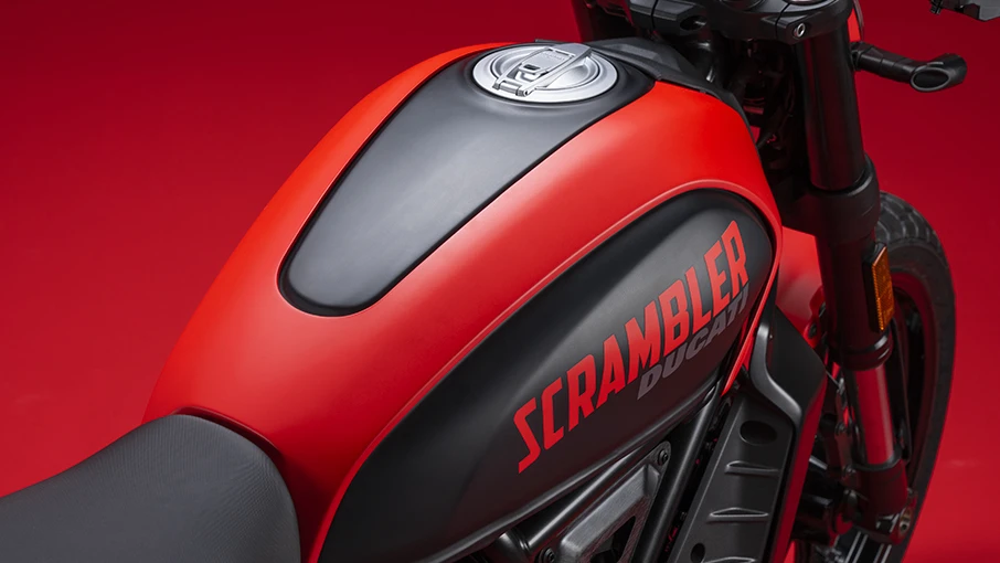 Scrambler Ducati Full Throttle, Farber rot/schwarz, Blick auf Tank